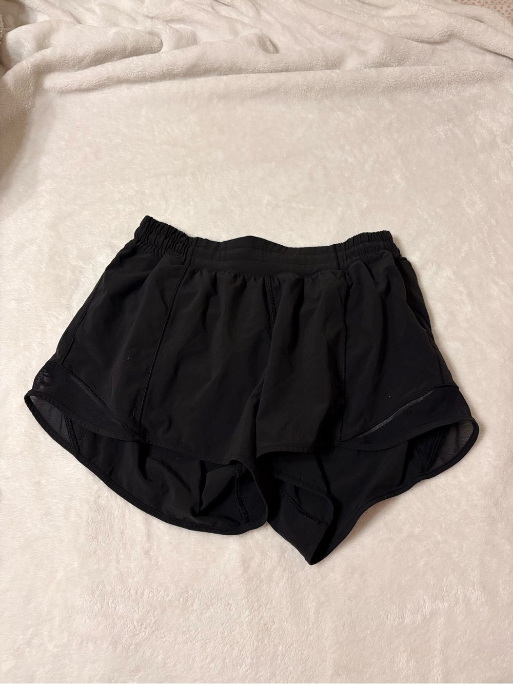 LULULEMON NWOT HOTTY HOT LR 2.5in Black Athletic Shorts - Lightweight Running Sh